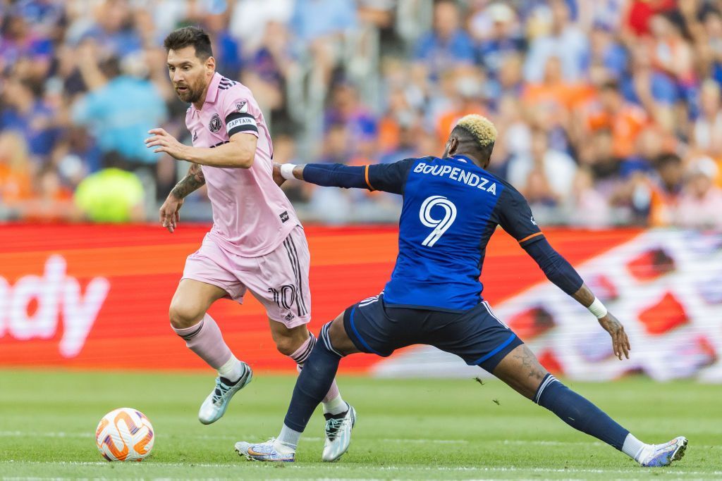 Unul dintre cei mai buni atacanți din MLS, cu maxilarul fracturat după ce s-a luat de un boxer într-un club de noapte! _8