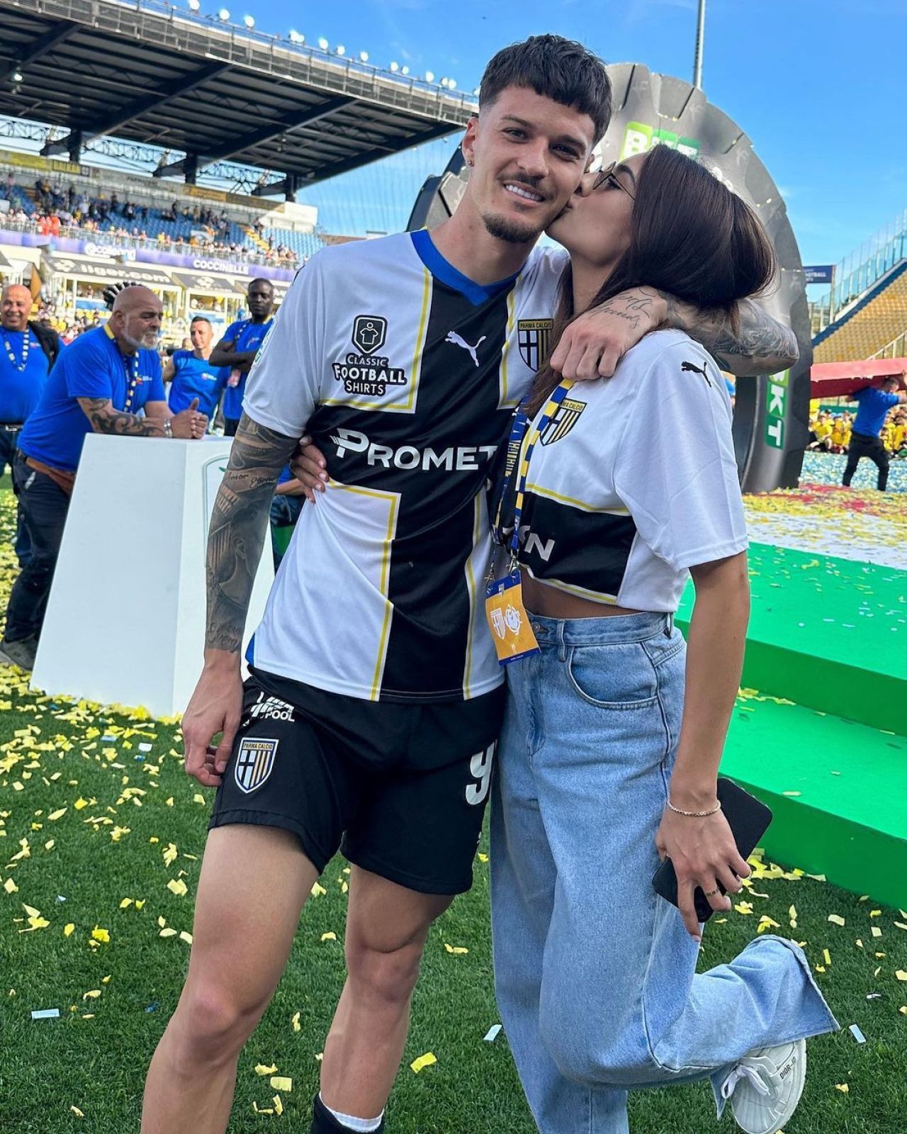Dennis Man a petrecut alături de iubita sa promovarea în Serie A! Mesajul transmis de superba parteneră_15