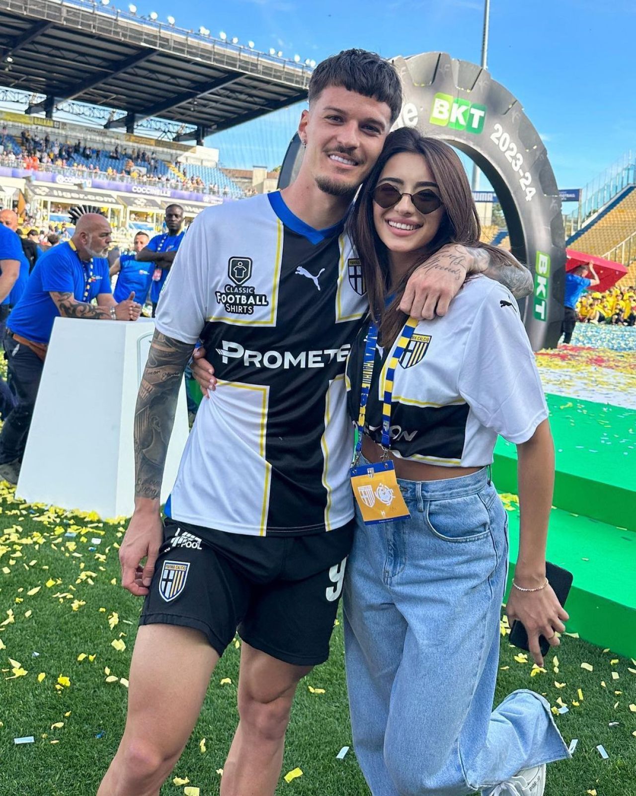 Dennis Man a petrecut alături de iubita sa promovarea în Serie A! Mesajul transmis de superba parteneră_1