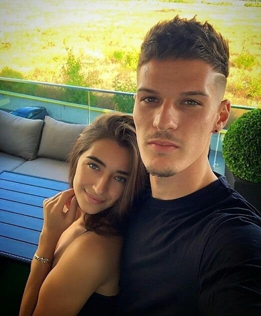 Dennis Man a petrecut alături de iubita sa promovarea în Serie A! Mesajul transmis de superba parteneră_59