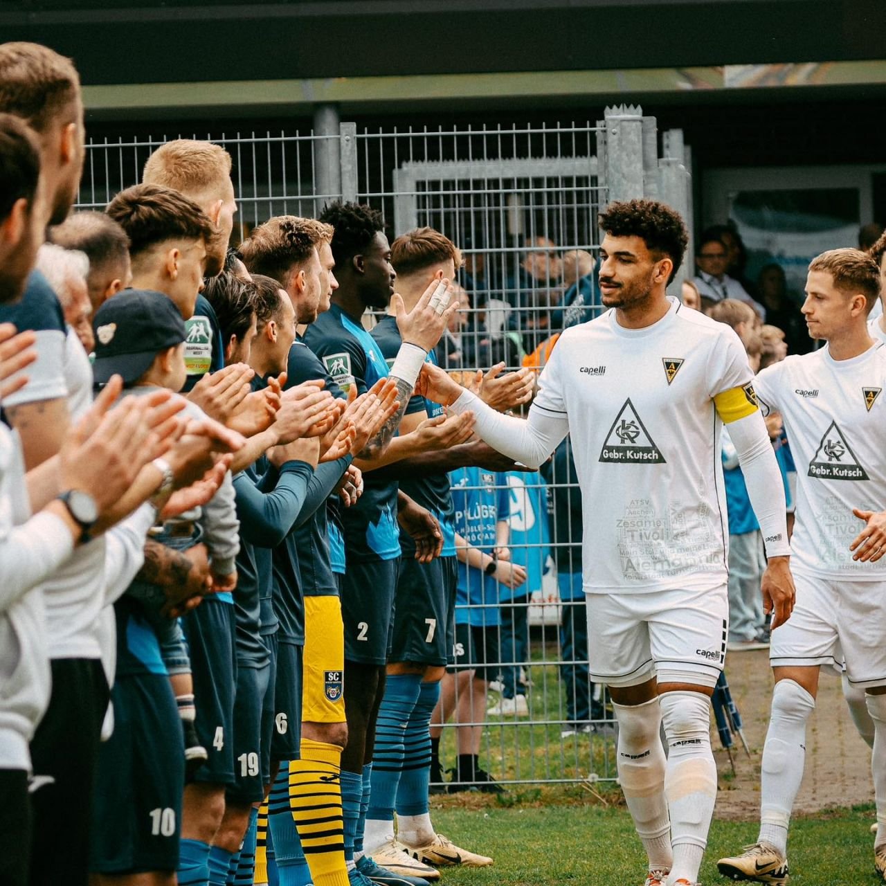 Un club din liga a patra germană a jucat cu peste 30.000 de spectatori toate meciurile de pe teren propriu!_10