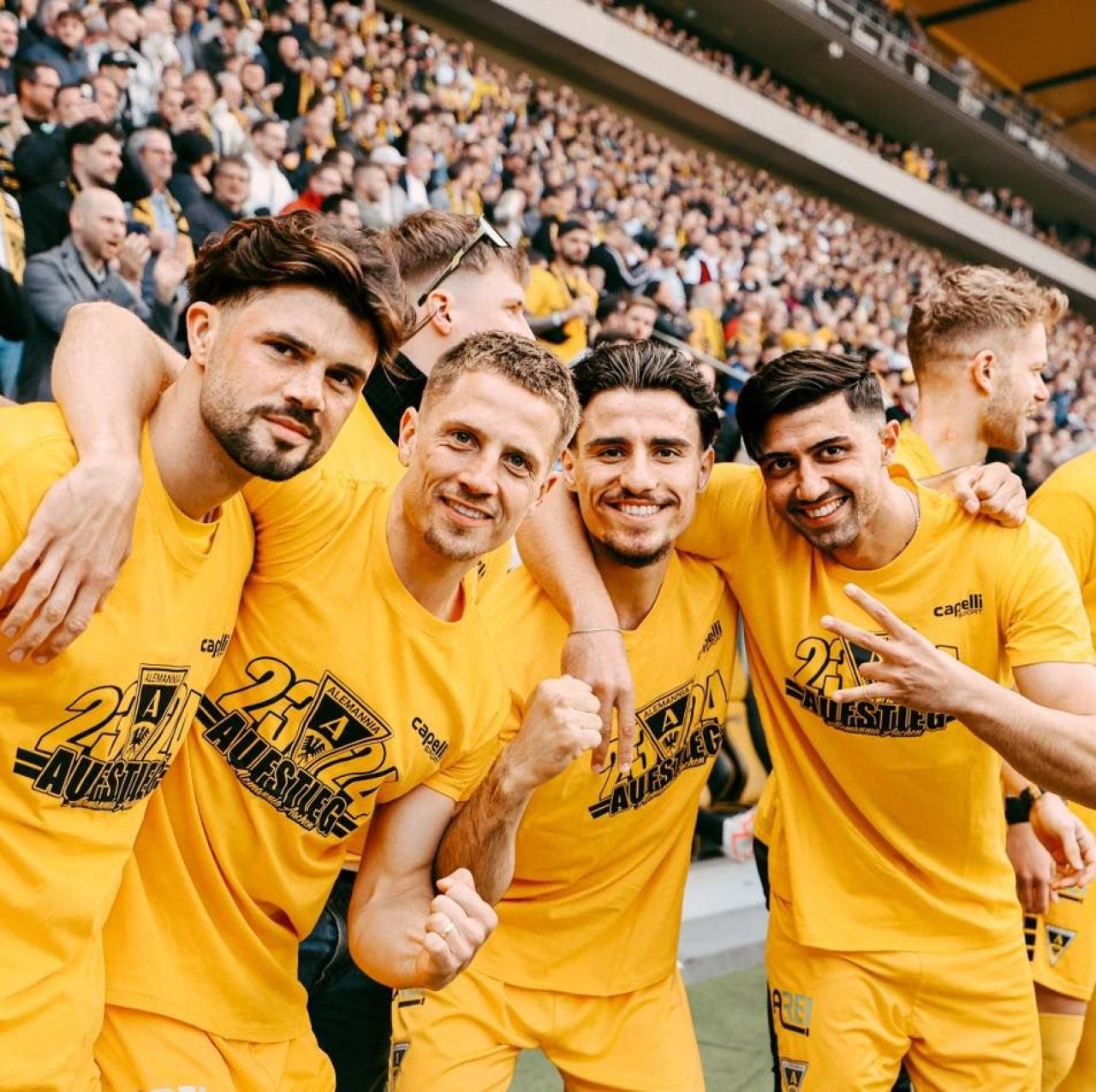 Un club din liga a patra germană a jucat cu peste 30.000 de spectatori toate meciurile de pe teren propriu!_13