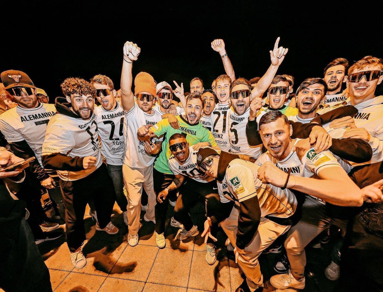 Un club din liga a patra germană a jucat cu peste 30.000 de spectatori toate meciurile de pe teren propriu!_17
