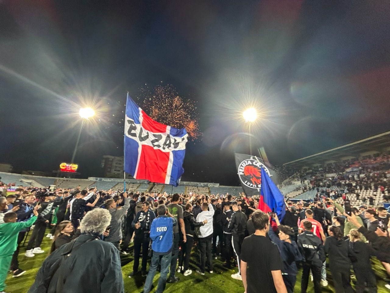 Sărbătoare la Buzău! Fotbaliștii s-au bucurat alături de fani în urma promovării istorice. Vali Dumitrache: ”Am muncit un an pentru asta”_12