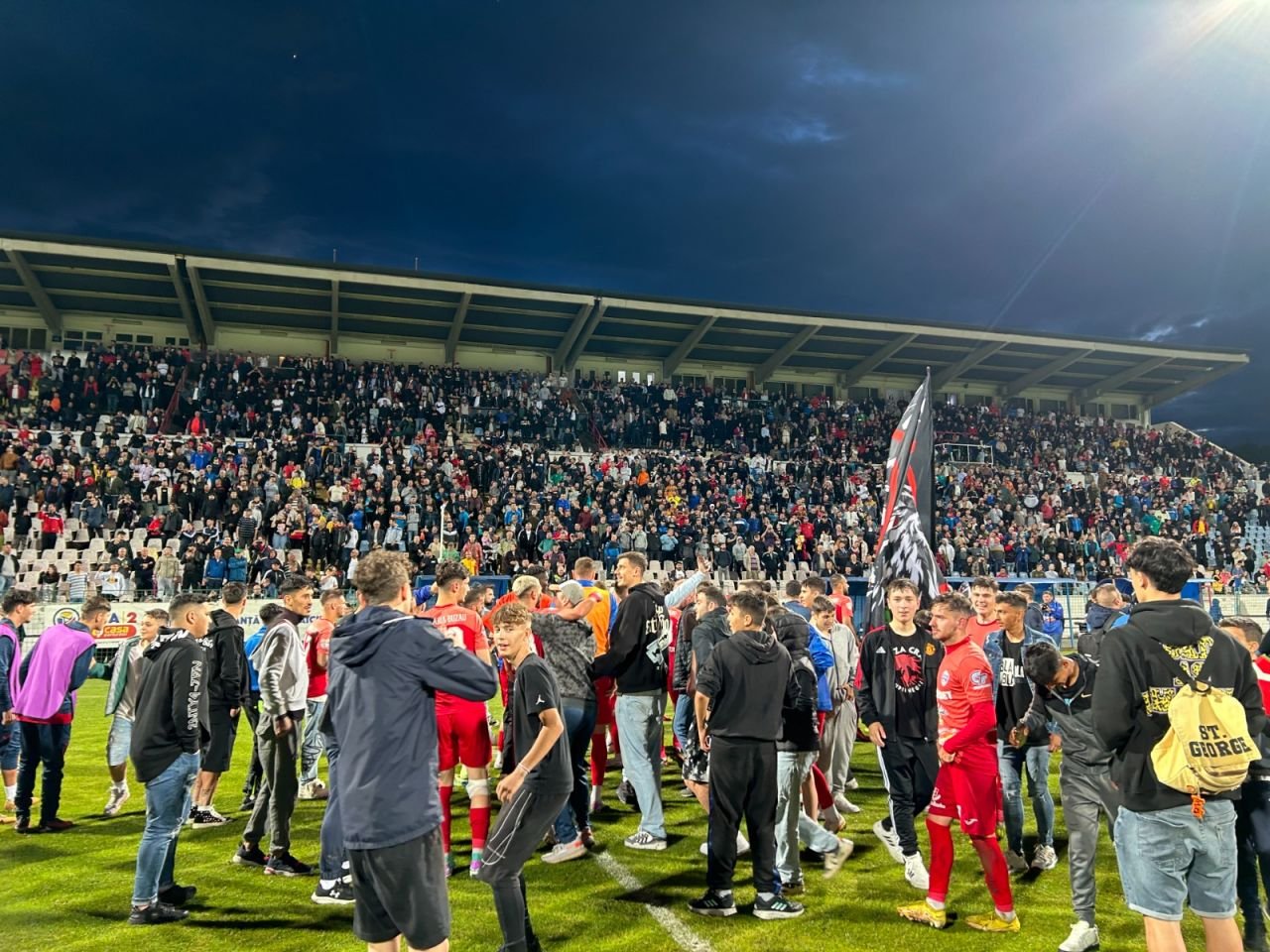 Sărbătoare la Buzău! Fotbaliștii s-au bucurat alături de fani în urma promovării istorice. Vali Dumitrache: ”Am muncit un an pentru asta”_26