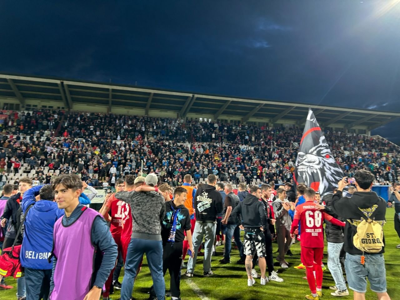 Sărbătoare la Buzău! Fotbaliștii s-au bucurat alături de fani în urma promovării istorice. Vali Dumitrache: ”Am muncit un an pentru asta”_29