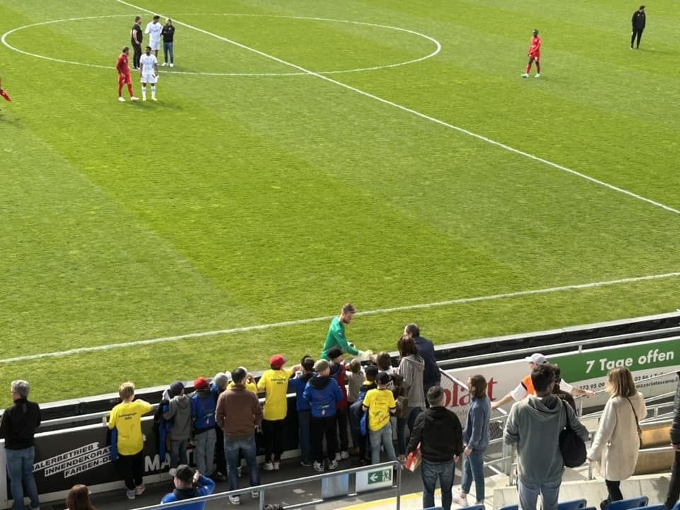 O echipă de liga a șaptea e la un singur meci de cupele europene! Adversara ei, în fața trofeului 50_2
