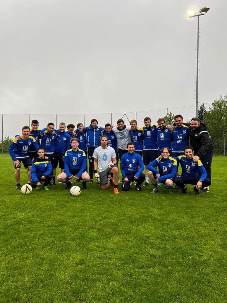 O echipă de liga a șaptea e la un singur meci de cupele europene! Adversara ei, în fața trofeului 50_3