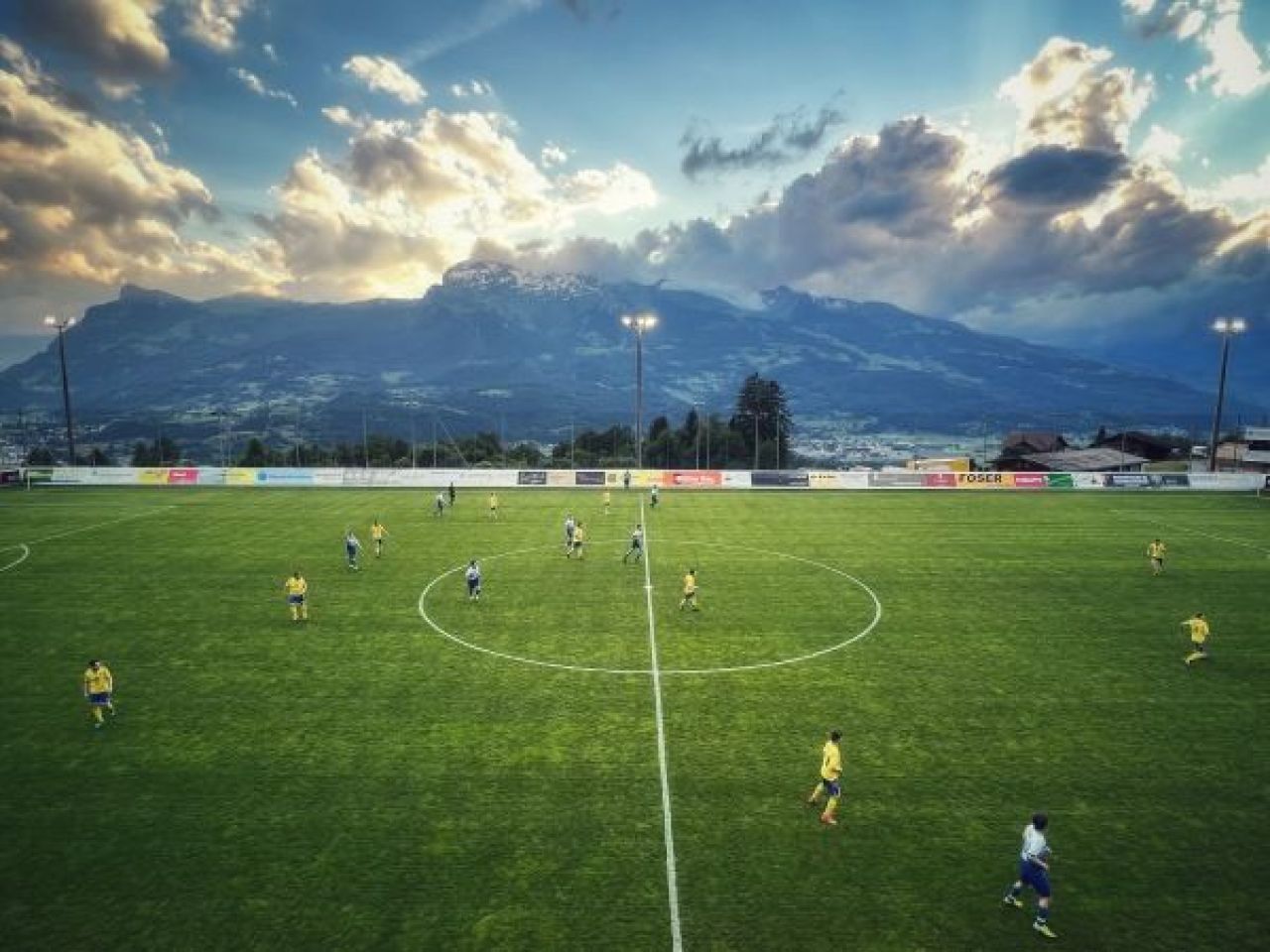 O echipă de liga a șaptea e la un singur meci de cupele europene! Adversara ei, în fața trofeului 50_6