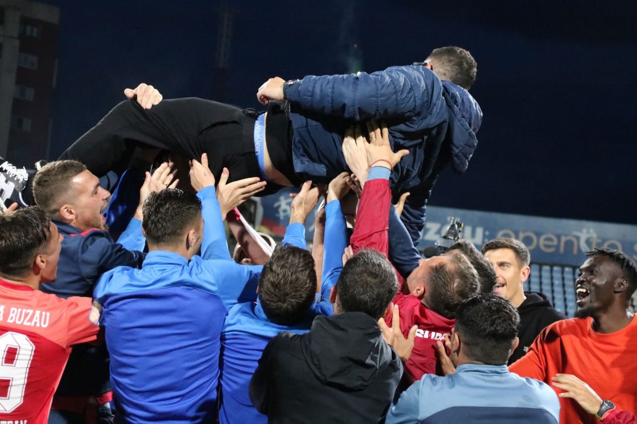 Cui a mulțumit pentru felicitări Gloria Buzău după promovarea în Superligă. Nu e localnicul Marcel Ciolacu!_3