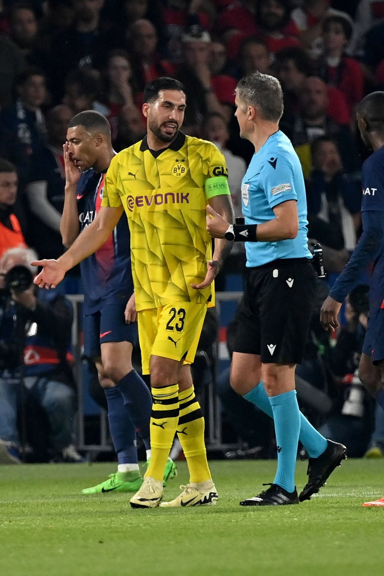 Arbitrul a izbucnit în lacrimi imediat după ce Borussia Dortmund s-a calificat în finala Champions League_5