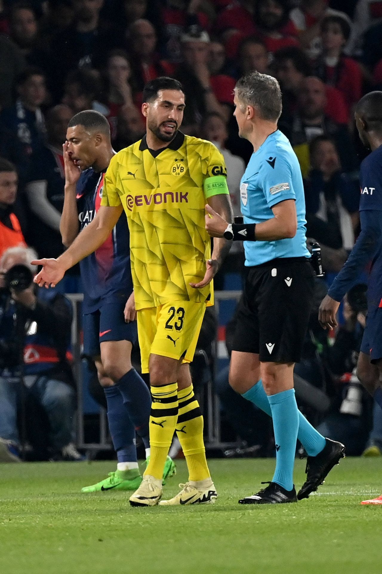 Arbitrul a izbucnit în lacrimi imediat după ce Borussia Dortmund s-a calificat în finala Champions League_5