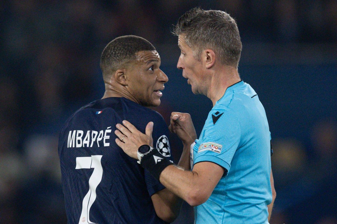 Arbitrul a izbucnit în lacrimi imediat după ce Borussia Dortmund s-a calificat în finala Champions League_6