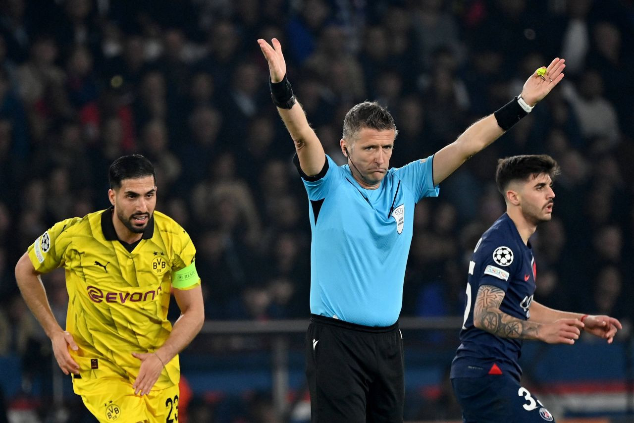 Arbitrul a izbucnit în lacrimi imediat după ce Borussia Dortmund s-a calificat în finala Champions League_8