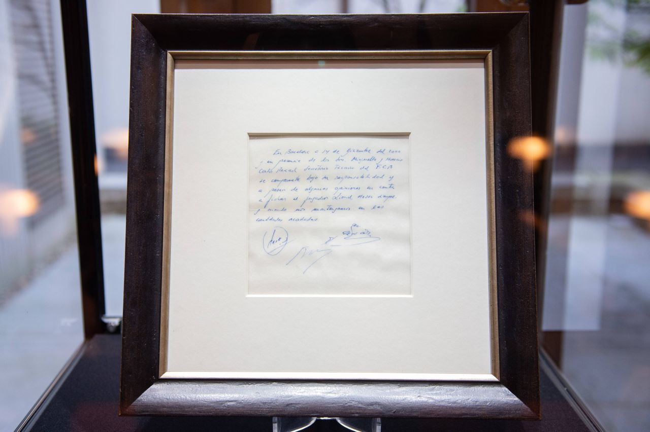 Cel mai scump șervețel din lume! Sute de mii de euro pentru primul contract al lui Lionel Messi, redactat într-un restaurant_2