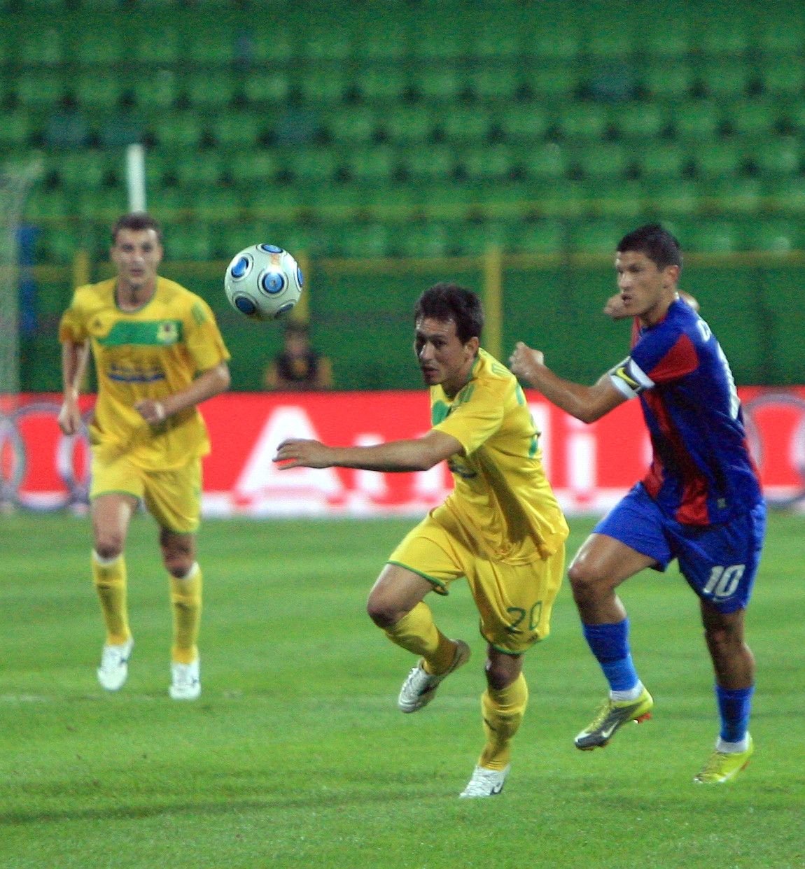 Trei foști fotbaliști de primă ligă din România vor antrena echipa de Champions League cu 74 de trofee în palmares!_13