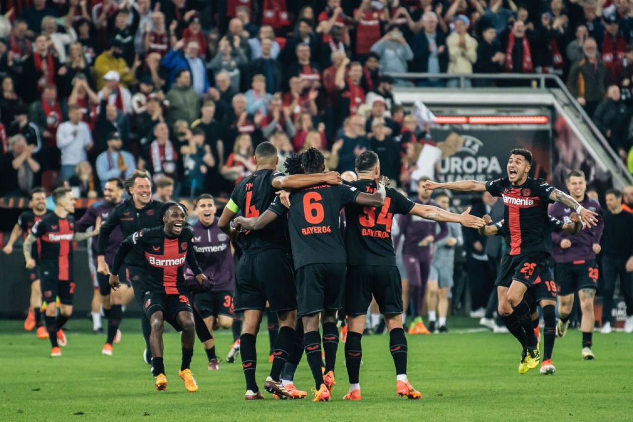 Cine a reușit în mod surprinzător câștigarea trofeelor sau calificarea în Champions League, în cele mai bune ligi europene_1