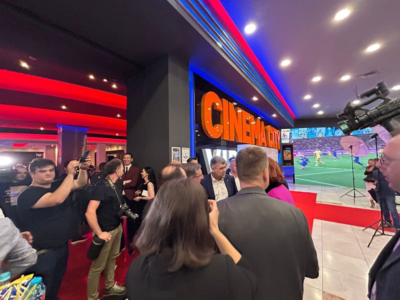 În inima Naționalei! Cine a fost prezent la avanpremiera filmului dedicat calificării României la EURO 2024_4