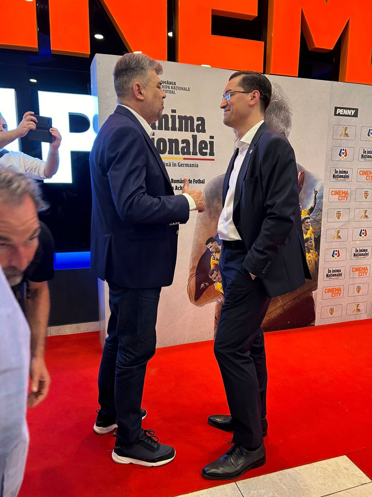 În inima Naționalei! Cine a fost prezent la avanpremiera filmului dedicat calificării României la EURO 2024_10
