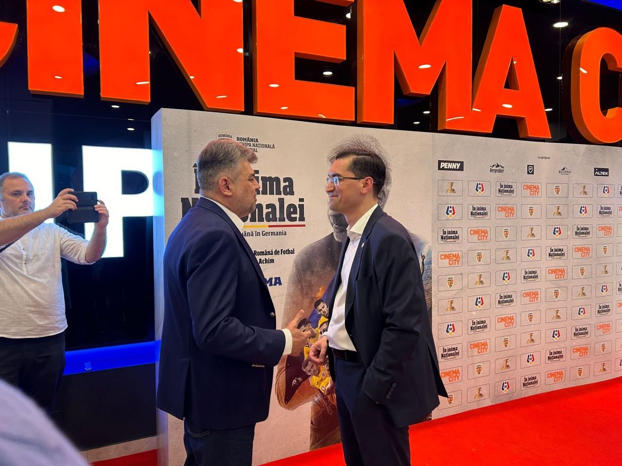 În inima Naționalei! Cine a fost prezent la avanpremiera filmului dedicat calificării României la EURO 2024_11