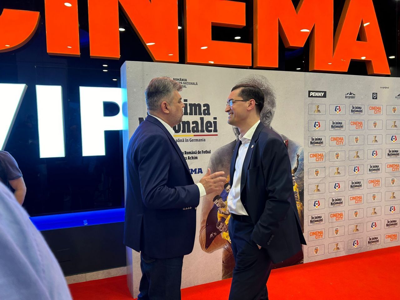 În inima Naționalei! Cine a fost prezent la avanpremiera filmului dedicat calificării României la EURO 2024_1