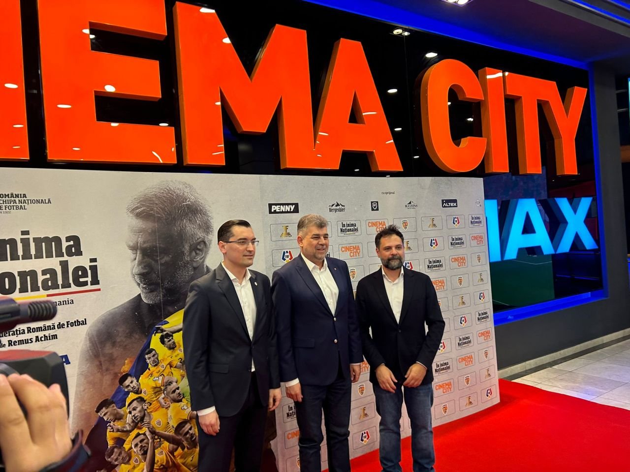 În inima Naționalei! Cine a fost prezent la avanpremiera filmului dedicat calificării României la EURO 2024_20