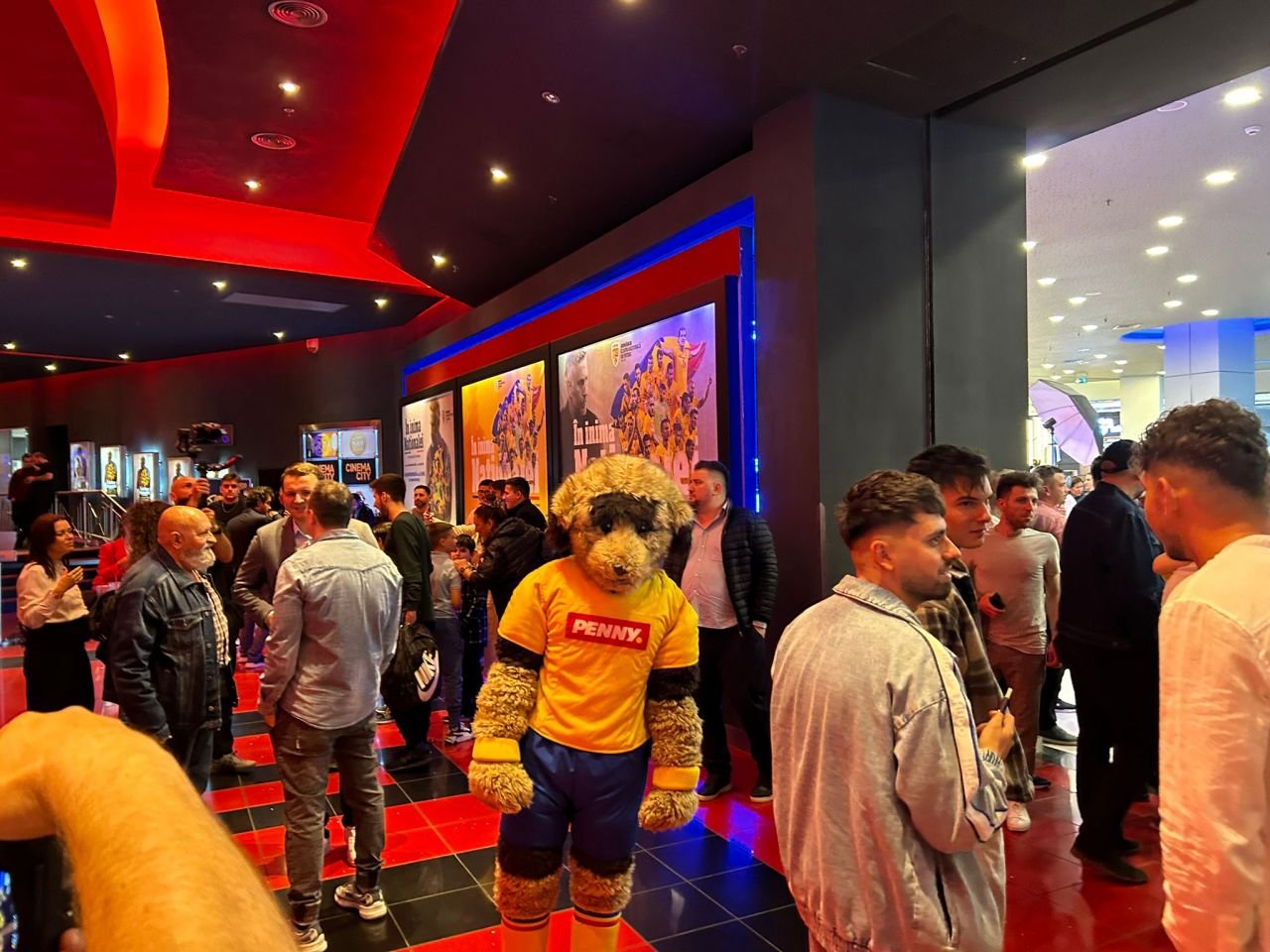 În inima Naționalei! Cine a fost prezent la avanpremiera filmului dedicat calificării României la EURO 2024_25