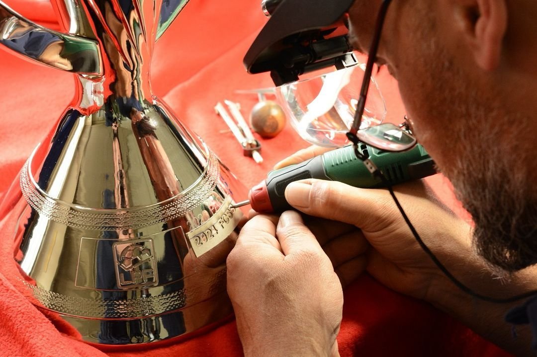&Icirc;i așteaptă pe roș-albaștri! Cum arată trofeul de campioană pe care &icirc;l va primi FCSB