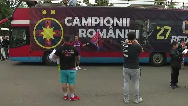 Trofeul Superligii, la Arena Națională! Fanii lui FCSB stau la coadă pentru poze + mesajul apărut pe autocar_2