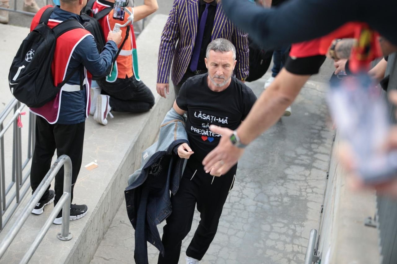 Parada modei la Arena Națională: cum au apărut jucătorii lui FCSB, mesajul lui Mihai Stoica + ce au scandat fanii când l-au văzut pe Dan Petrescu_8