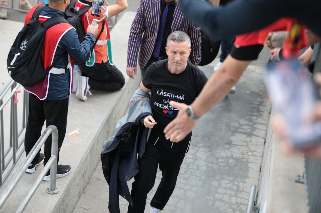Parada modei la Arena Națională: cum au apărut jucătorii lui FCSB, mesajul lui Mihai Stoica + ce au scandat fanii când l-au văzut pe Dan Petrescu_8