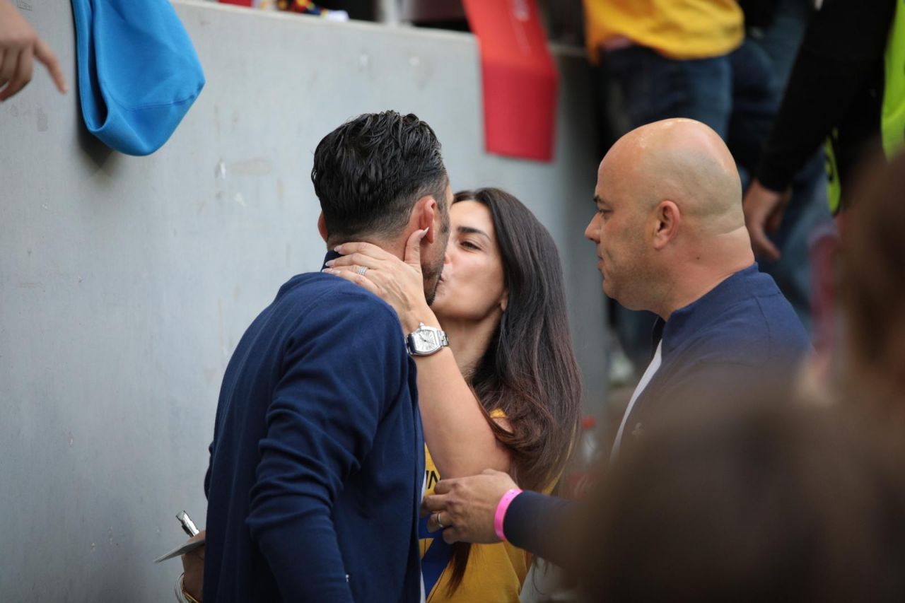 Elias Charalambous și-a adus familia la sărbătoarea titlului și a fost surprins sărutându-și soția înainte de FCSB - CFR Cluj_5