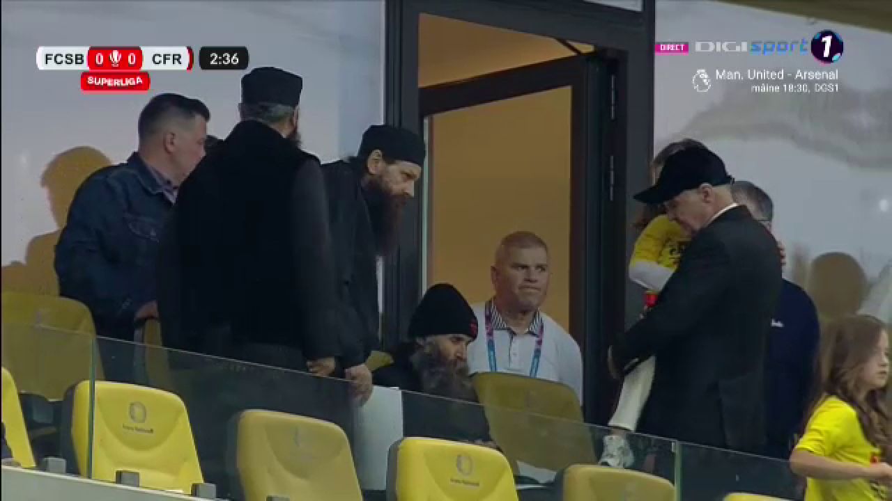 Gigi Becali și-a luat nepoata în brațe și a urmărit FCSB - CFR Cluj din loja VIP_2