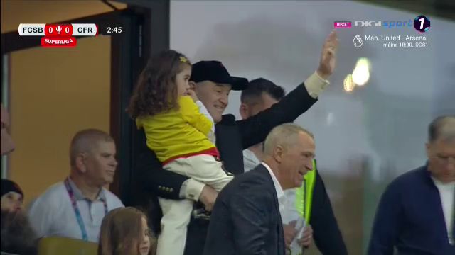 Gigi Becali și-a luat nepoata în brațe și a urmărit FCSB - CFR Cluj din loja VIP_10
