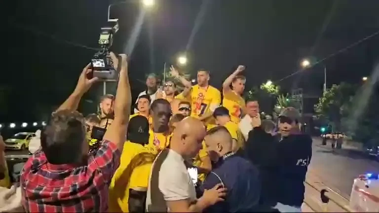 Campionii au plecat de la stadion sărbătorind pe autocar! Imagini cu fotbaliștii de la FCSB