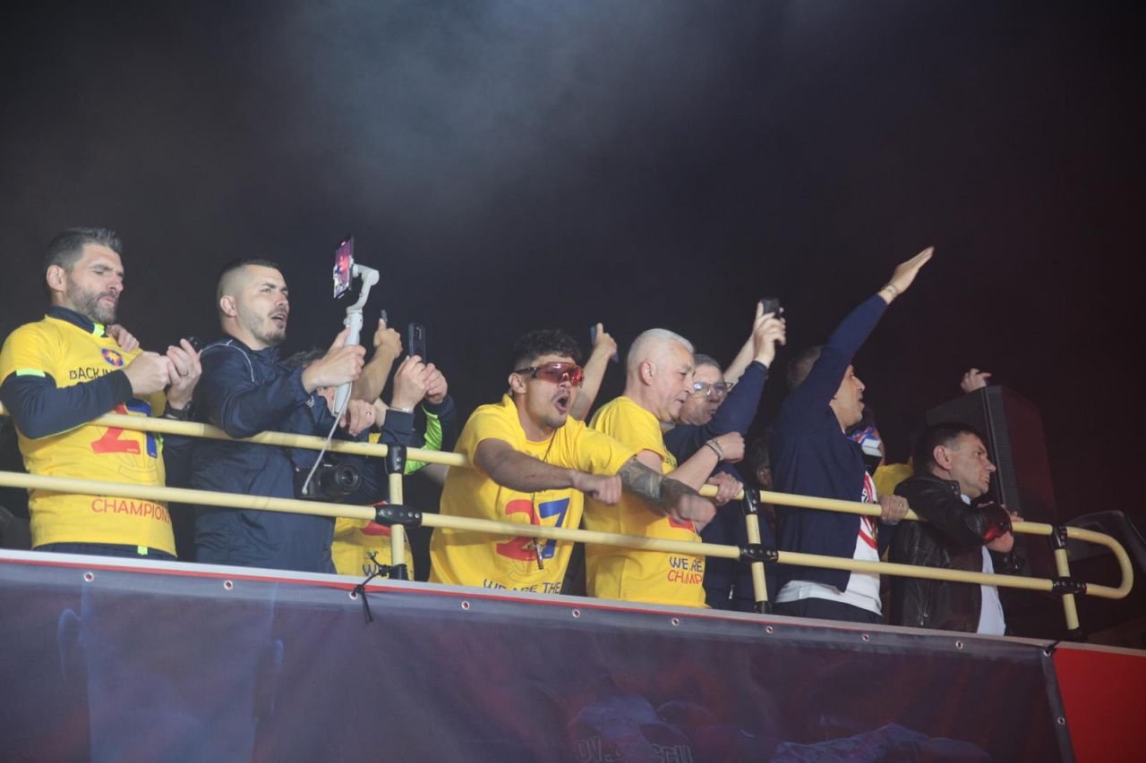 Imagini spectaculoase: cum a petrecut FCSB alături de fani la Ateneul Român_11