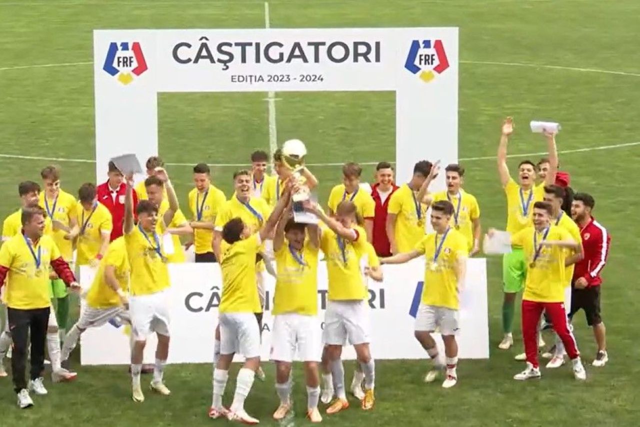 New Dinamo! 7-0 în finală și echipa de fotbal a clubului sportiv din Ștefan cel Mare a câștigat Cupa României U19 + gloriile dinamoviste prezente_7