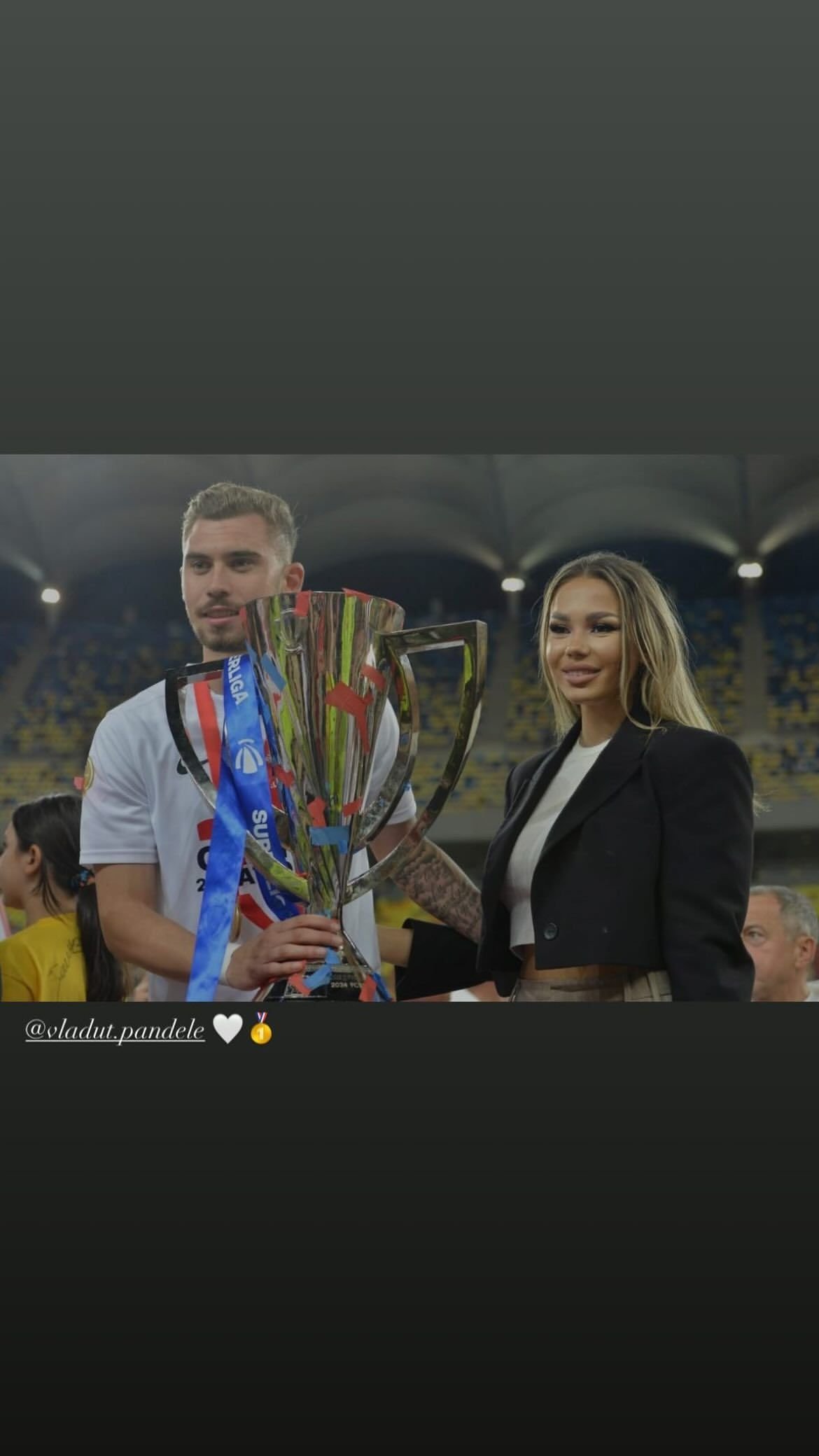 I-au eclipsat pe campioni! Apariții incendiare ale partenerelor jucătorilor de la FCSB, la petrecerea de titlu_4