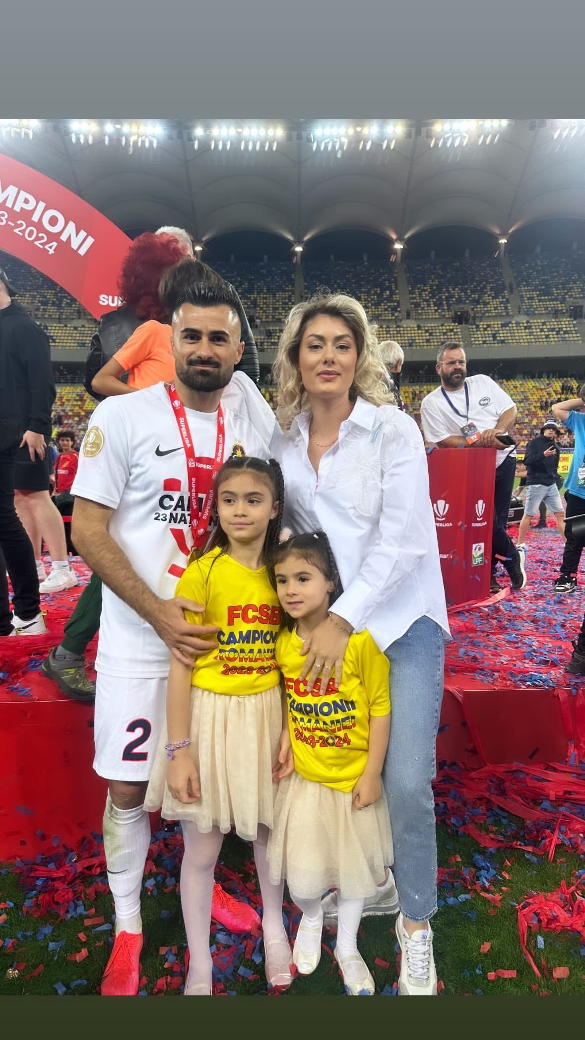 I-au eclipsat pe campioni! Apariții incendiare ale partenerelor jucătorilor de la FCSB, la petrecerea de titlu_10