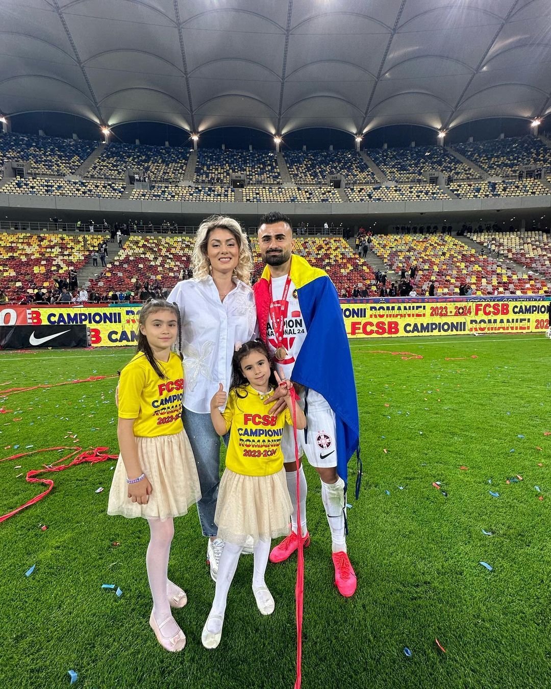 I-au eclipsat pe campioni! Apariții incendiare ale partenerelor jucătorilor de la FCSB, la petrecerea de titlu_18