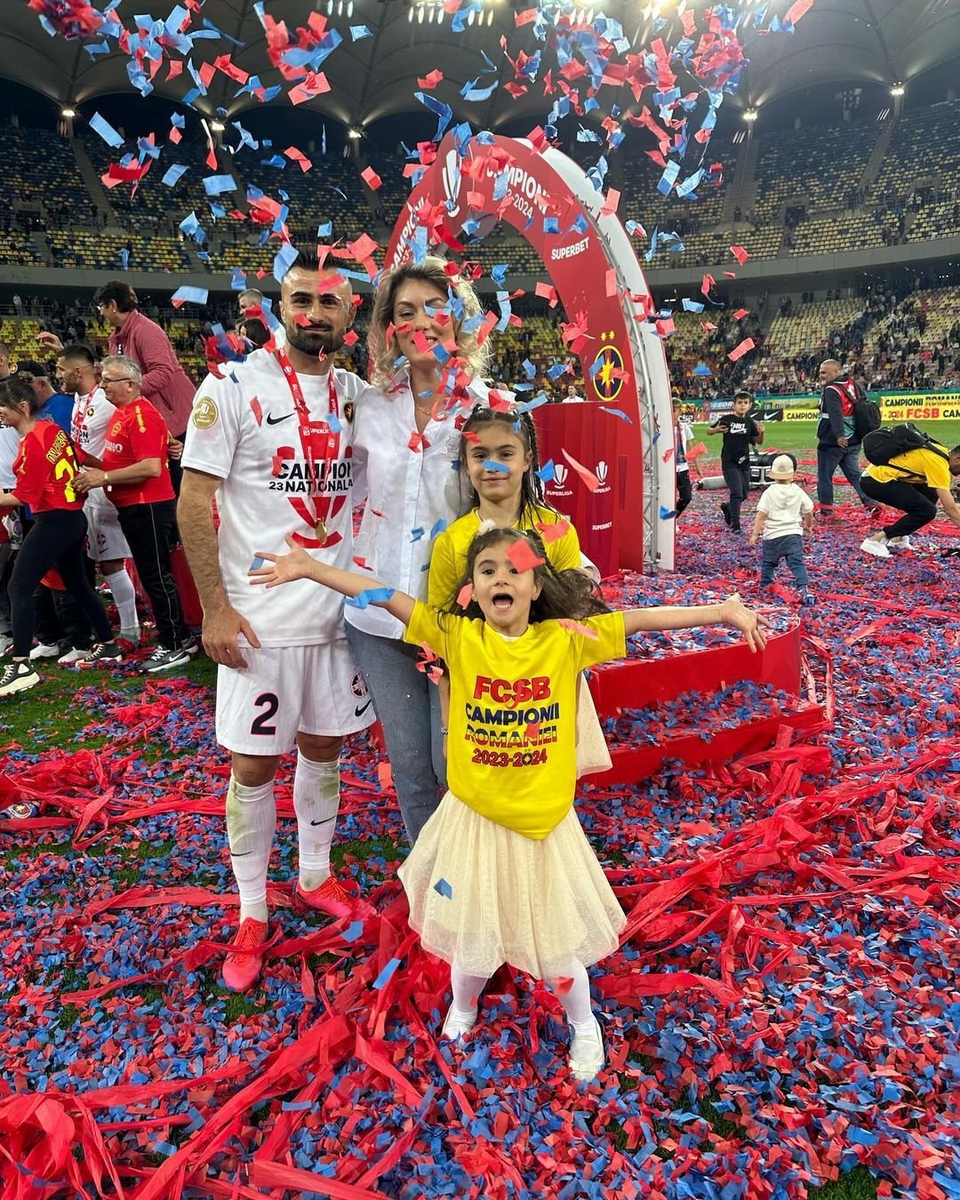 I-au eclipsat pe campioni! Apariții incendiare ale partenerelor jucătorilor de la FCSB, la petrecerea de titlu_19