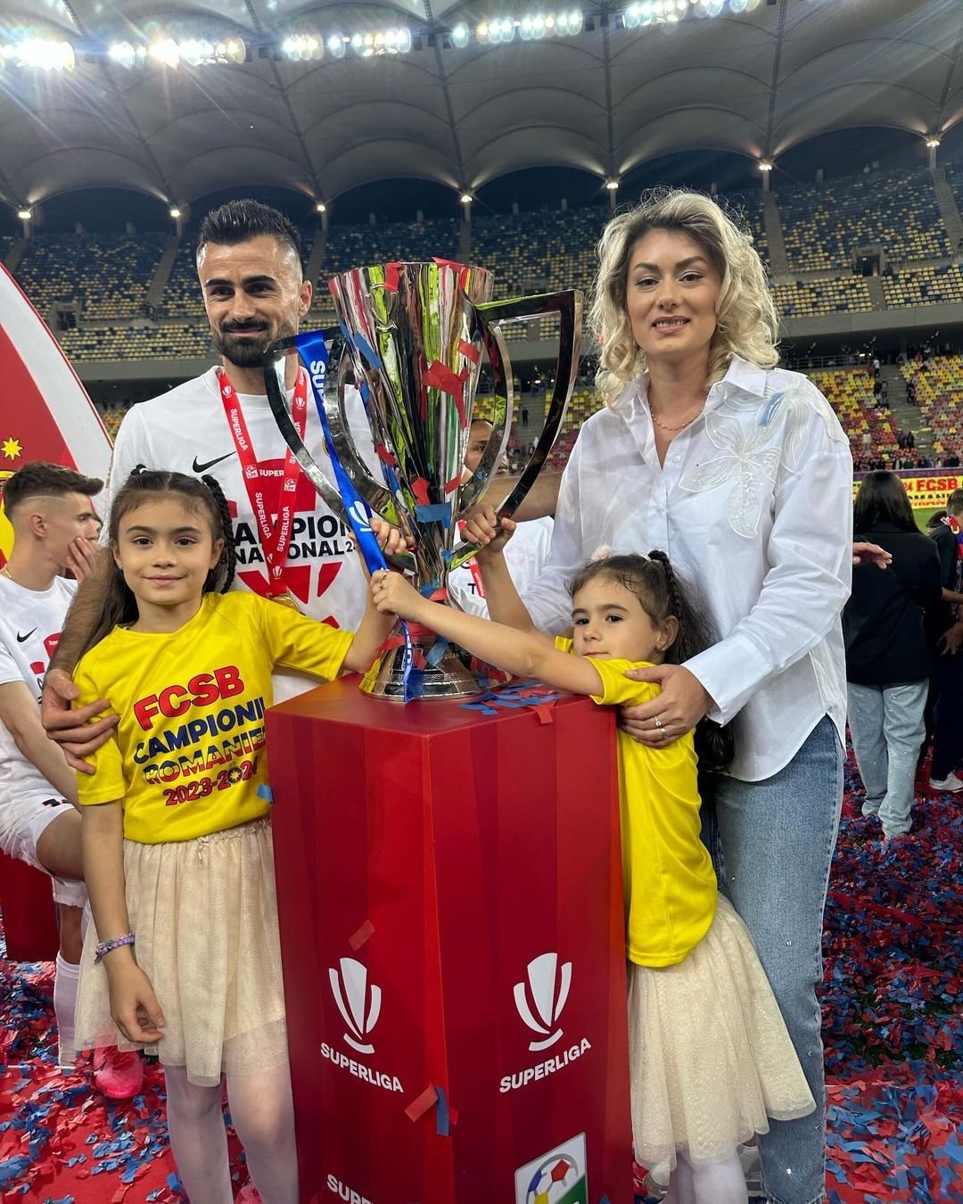 I-au eclipsat pe campioni! Apariții incendiare ale partenerelor jucătorilor de la FCSB, la petrecerea de titlu_20