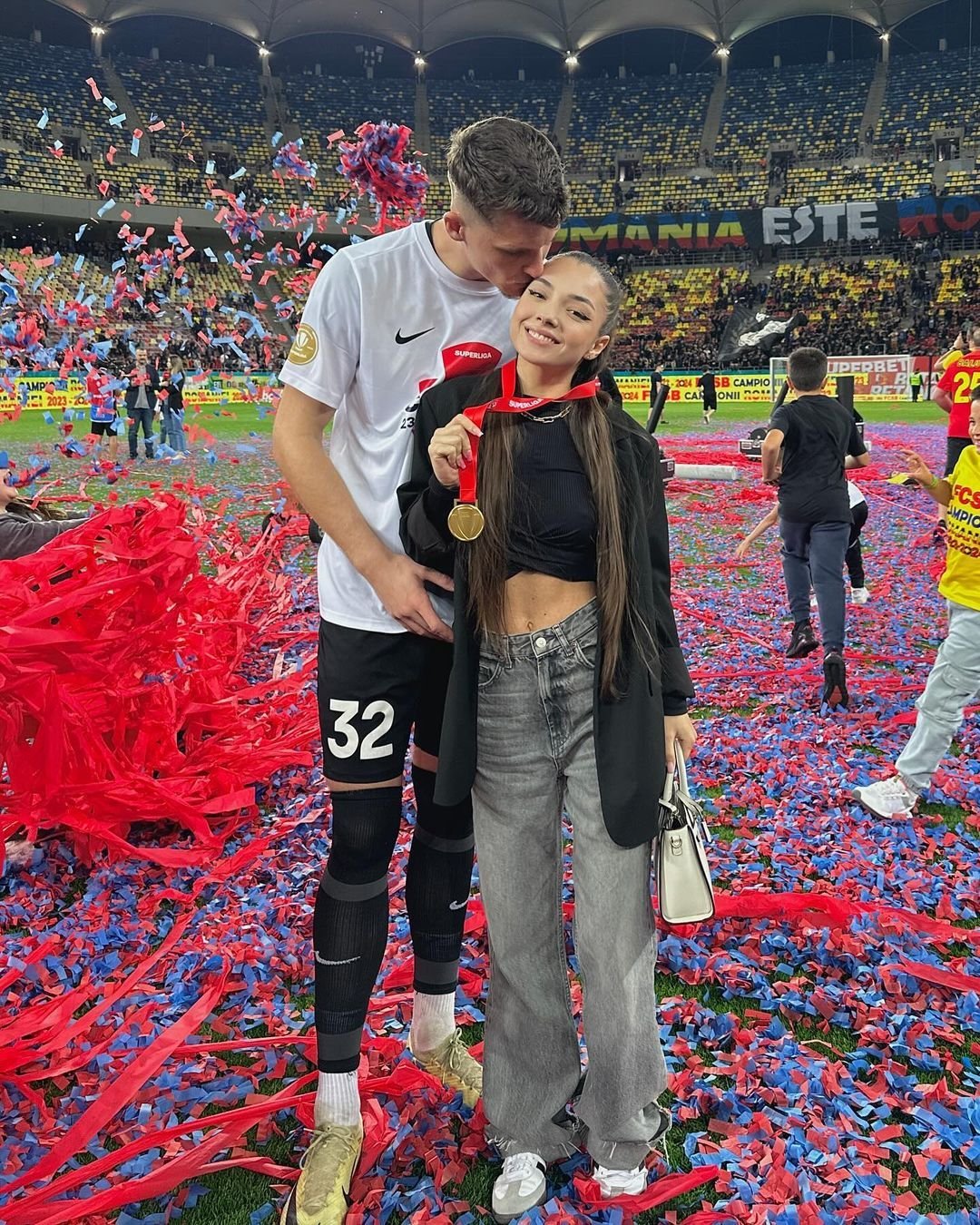 I-au eclipsat pe campioni! Apariții incendiare ale partenerelor jucătorilor de la FCSB, la petrecerea de titlu_21