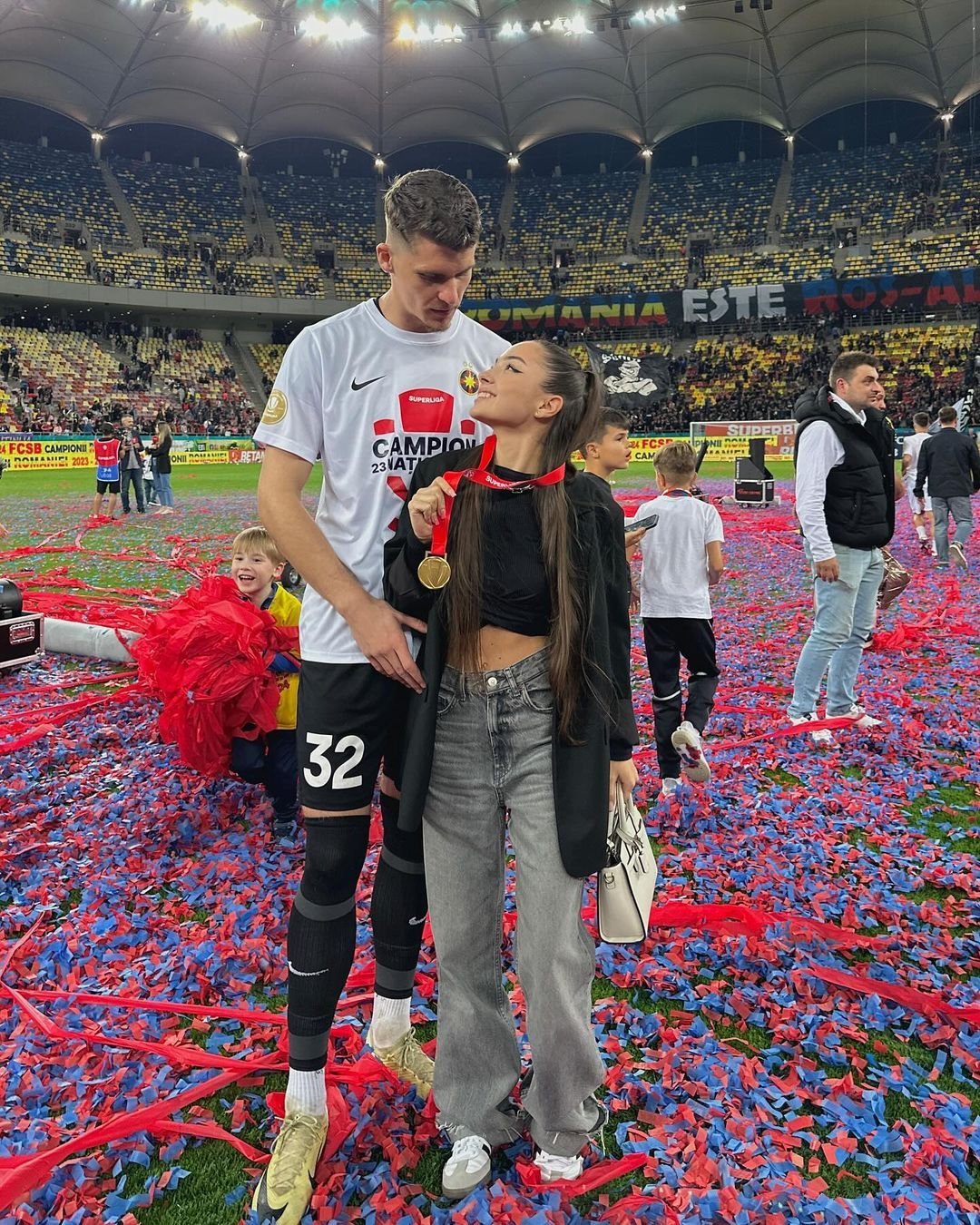 I-au eclipsat pe campioni! Apariții incendiare ale partenerelor jucătorilor de la FCSB, la petrecerea de titlu_23