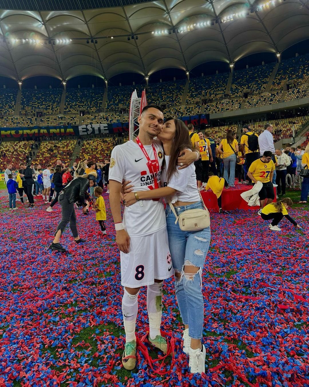 I-au eclipsat pe campioni! Apariții incendiare ale partenerelor jucătorilor de la FCSB, la petrecerea de titlu_27