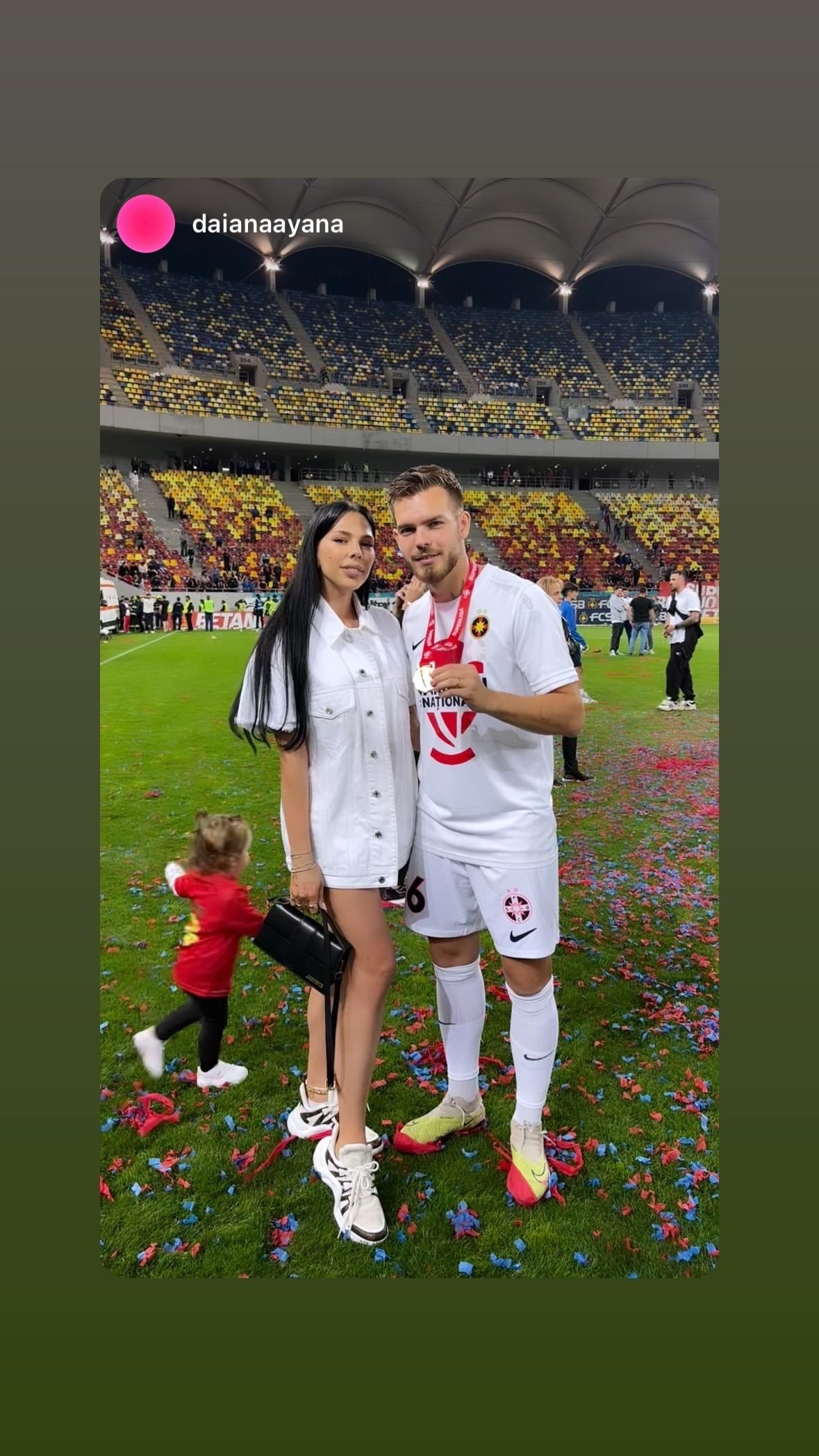 I-au eclipsat pe campioni! Apariții incendiare ale partenerelor jucătorilor de la FCSB, la petrecerea de titlu_32