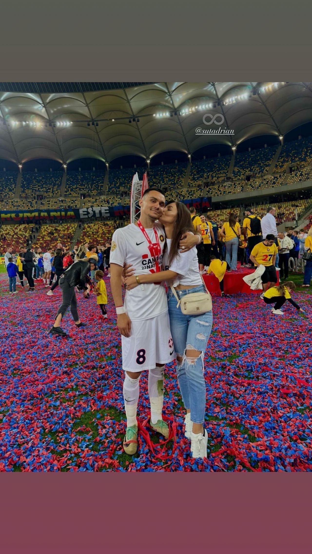 I-au eclipsat pe campioni! Apariții incendiare ale partenerelor jucătorilor de la FCSB, la petrecerea de titlu_43