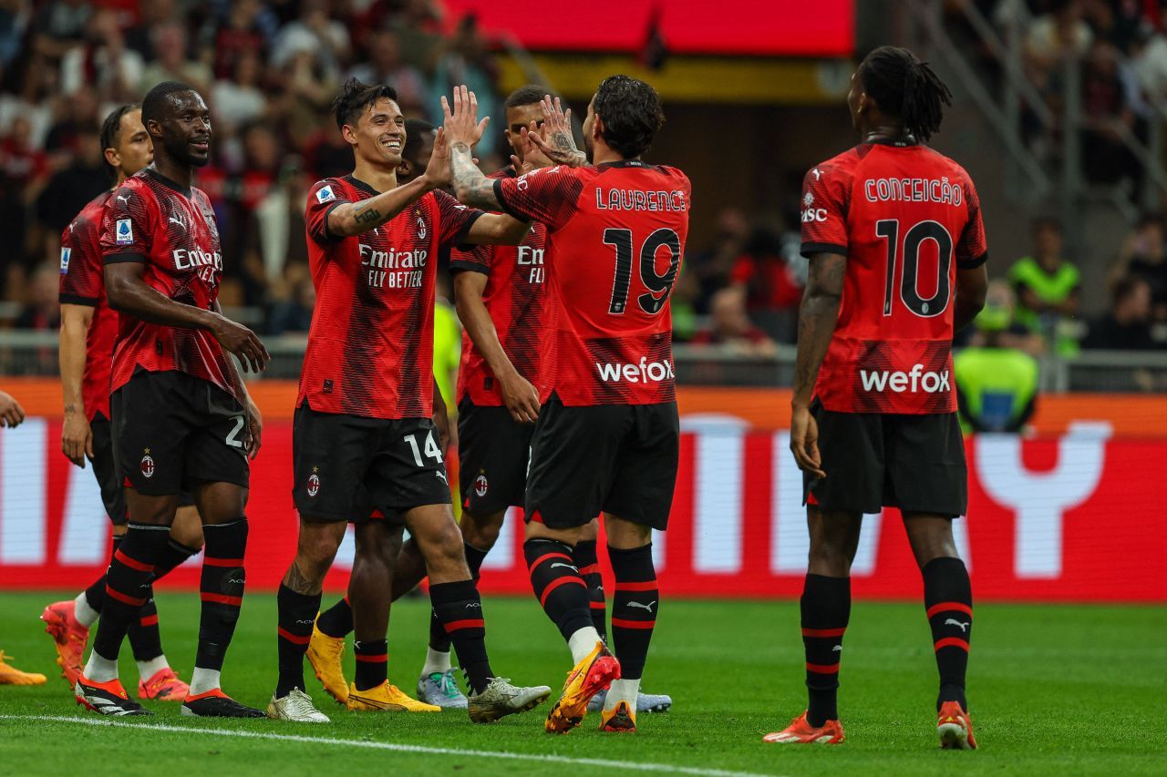 Gestul superb făcut de AC Milan! Fotbaliștii au purtat numele de familie a mamei lor pe spate_4