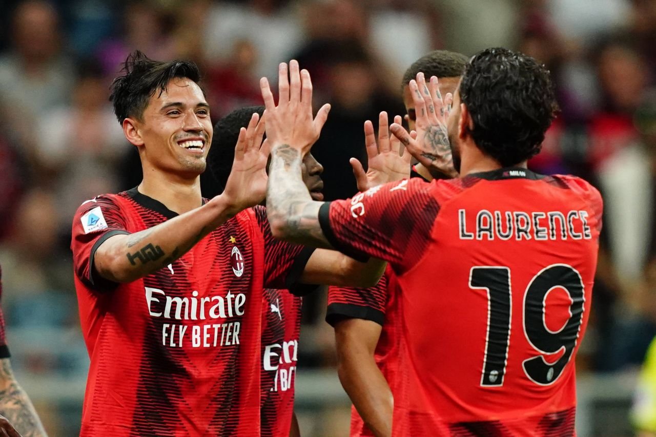 Gestul superb făcut de AC Milan! Fotbaliștii au purtat numele de familie a mamei lor pe spate_5
