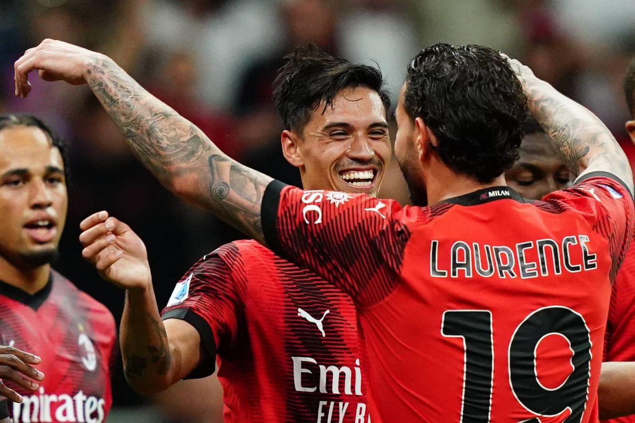 Gestul superb făcut de AC Milan! Fotbaliștii au purtat numele de familie a mamei lor pe spate_6